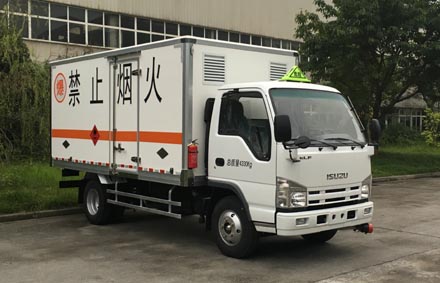 国五 庆铃4.15米易燃液体厢式运输车