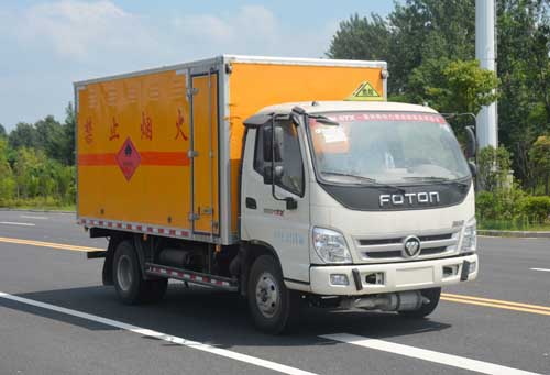 福田奥铃4.11米4.6吨易燃液体厢式运输车 